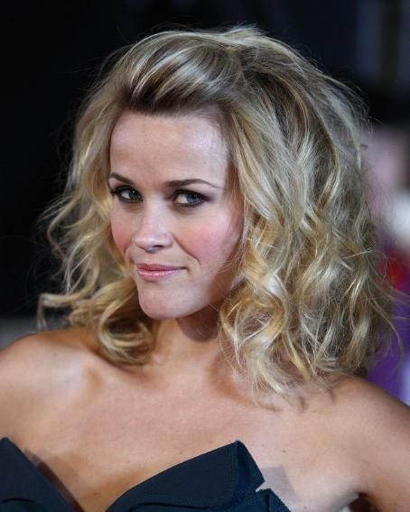 Reese Witherspoon Wavy Hairstyles – Popular Haircuts In Long Hairstyles Off The Face (View 8 of 15)