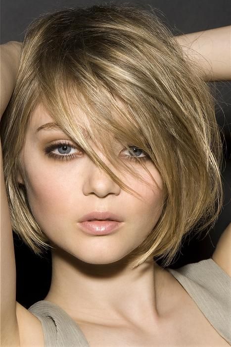 15 Cute Short & Medium Straight Hairstyles For A Dreamlike Barbie Throughout Short Medium Straight Hairstyles (View 13 of 15)