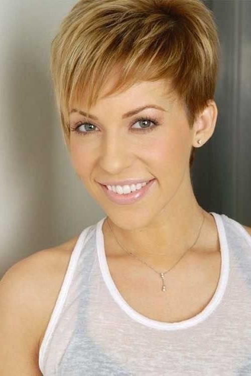 26 Best Short Haircuts For Long Face – Popular Haircuts Regarding Short Hairstyles For Thick Hair And Long Face (View 11 of 15)