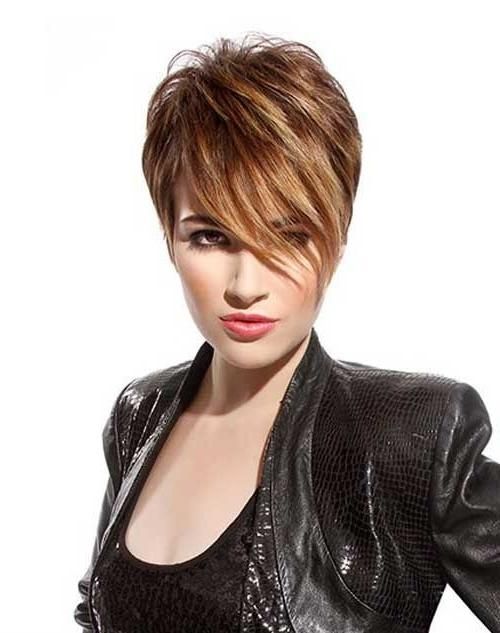 26 Best Short Haircuts For Long Face – Popular Haircuts With Regard To Short Hairstyles For Long Faces Over  (View 13 of 15)