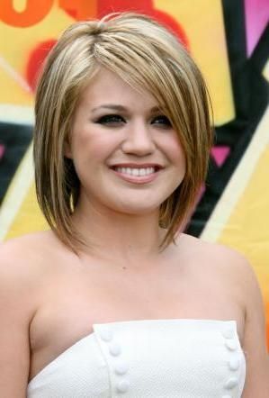 Kelly Clarkson Short Hair Within Kelly Clarkson Short Hairstyles (View 14 of 15)