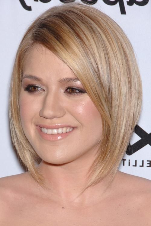 Kelly Clarkson's Hairstyles & Hair Colors | Steal Her Style With Kelly Clarkson Short Haircut (Gallery 4 of 15)