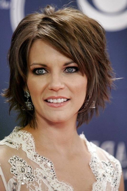 18 Easy And Flattering Shaggy Mid Length Hairstyles For Women With Medium Long Shaggy Hairstyles (View 12 of 15)