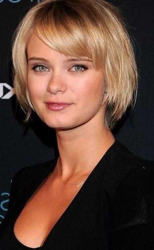 15 Short Straight Hairstyles For Round Faces | Short Hairstyles Intended For Short Haircuts With Bangs For Round Faces (View 7 of 20)