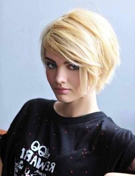30 Latest Short Hairstyles For Winter 2018 – Best Winter Haircut Ideas Inside Short Haircuts Side Swept Bangs (View 10 of 20)