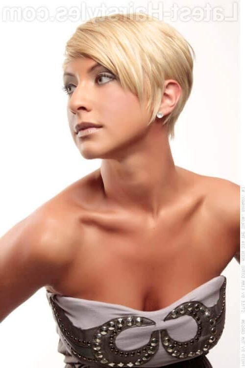 35 Perfect Short Hairstyles For Fine Hair (2018 Trends) Regarding Short Haircuts With Bangs For Fine Hair (View 6 of 20)