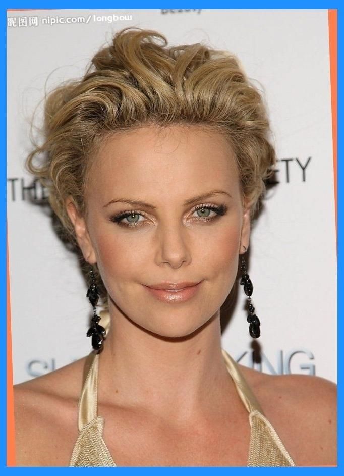 Best 25+ Charlize Theron Short Hair Ideas On Pinterest | Charlize Within Charlize Theron Short Haircuts (View 6 of 20)