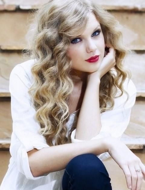 Best And Newest Taylor Swift Long Hairstyles With Regard To Taylor Swift Hairstyles: Alluring Blonde Long Curls For Thin Hair (View 2 of 15)