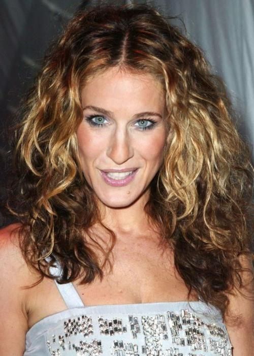 Carrie Bradshaw Short Curly Hair Inside Carrie Bradshaw Short Hairstyles (View 19 of 20)