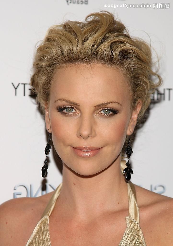 Charlize Theron Super Short Hair | Cool Hairstyles Within Charlize Theron Short Haircuts (View 14 of 20)