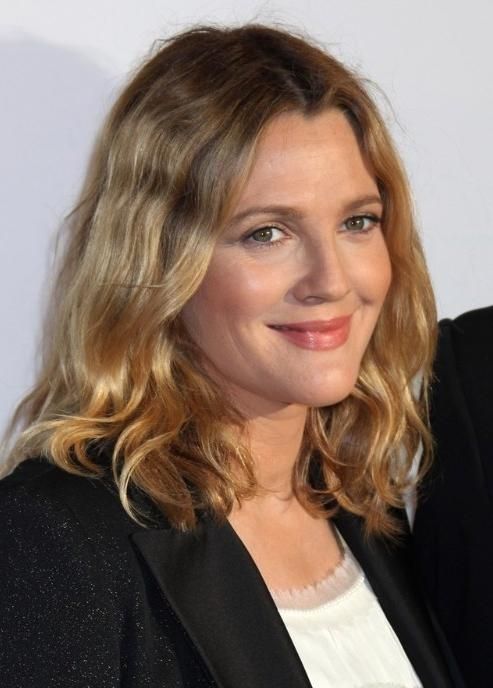 Drew Barrymore Blonde Medium Wavy Hairstyles – Popular Haircuts For Drew Barrymore Short Haircuts (Gallery 13 of 20)