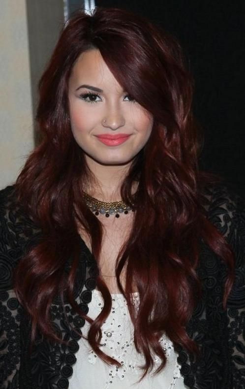 Latest Long Hairstyles For Fall Regarding Demi Lovato Hairstyle: Layered Long Wavy Haircut For Fall (View 14 of 20)