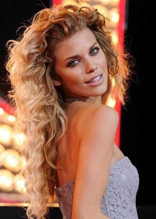 Most Up To Date Long Hairstyles With Layers And Curls With Regard To 25+ Curly Layered Haircuts | Hairstyles & Haircuts 2016 –  (View 6 of 20)