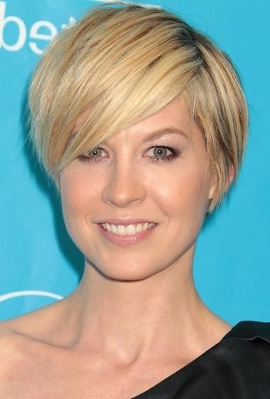 Short Haircuts With Bangs – Side Swept, Choppy & Straight Across Inside Short Haircuts Side Swept Bangs (View 1 of 20)