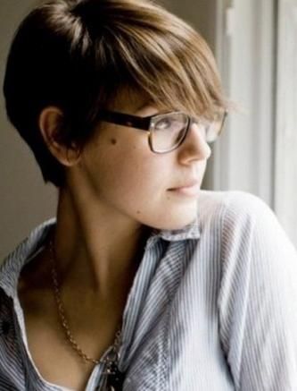 Short Hairstyles For Women With Glasses : Say 'bye' To Old Looking Pertaining To Short Haircuts For People With Glasses (View 5 of 20)