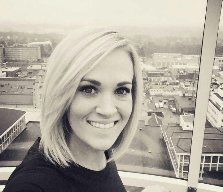 The 25+ Best Carrie Underwood Hair 2016 Ideas On Pinterest Regarding Carrie Underwood Short Haircuts (View 10 of 20)