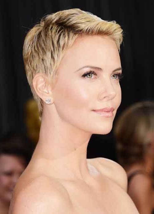 25 Best Short Haircuts For Oval Faces (View 4 of 20)