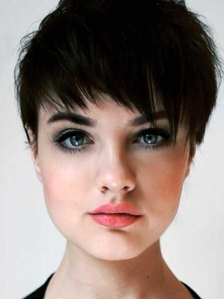 30 Best Short Hairstyles For Round Faces (View 3 of 20)