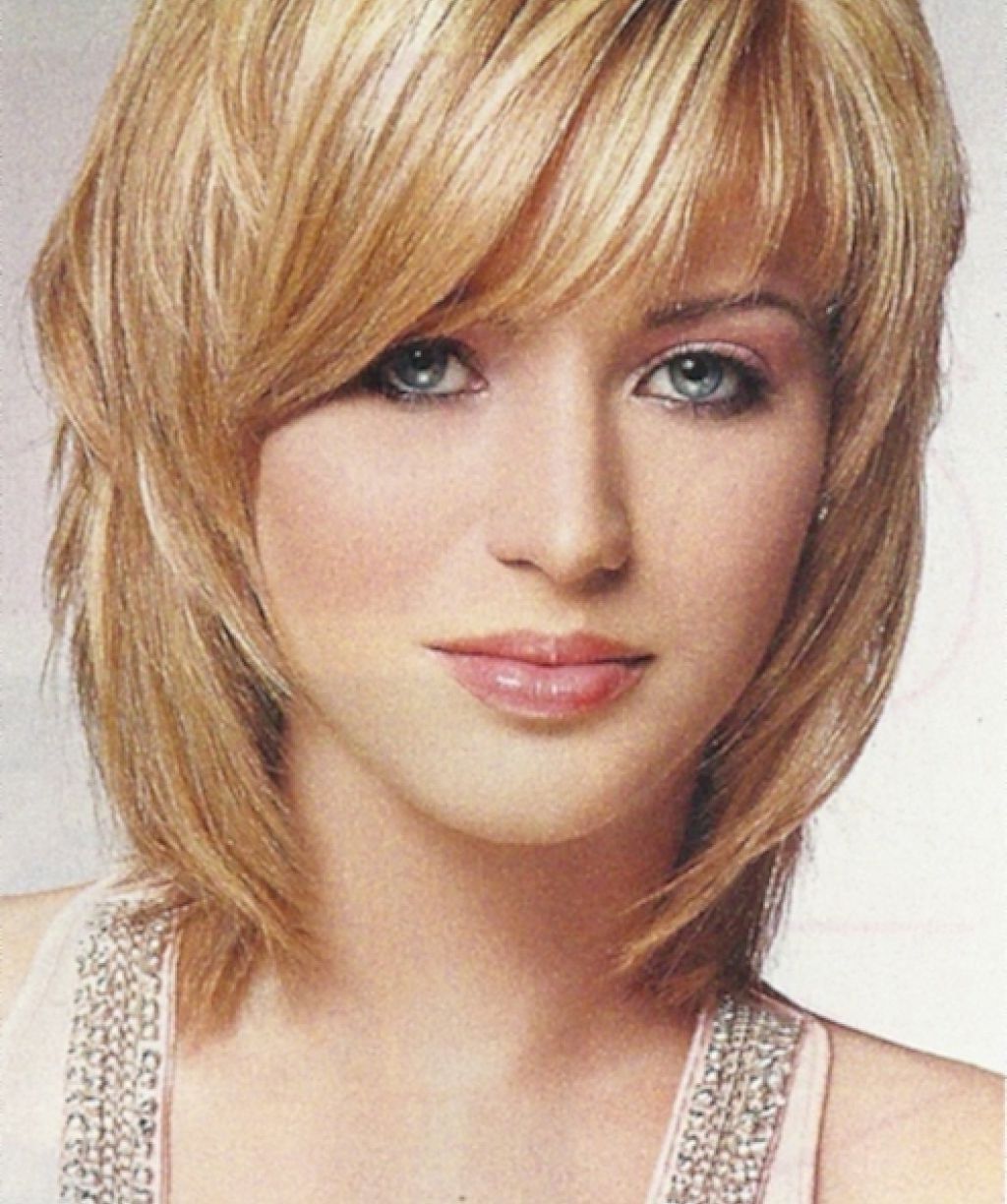 Fashionable Medium Shaggy Haircuts With Bangs Throughout Best Medium Shag Hairstyles Ideas On Pinterest Haircuts For Easy (View 11 of 15)