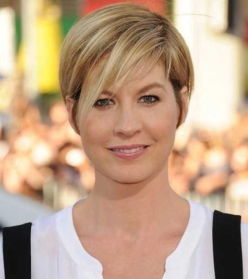 Favorite Short Pixie Haircuts For Round Face In 15 Short Straight Hairstyles For Round Faces (View 20 of 20)
