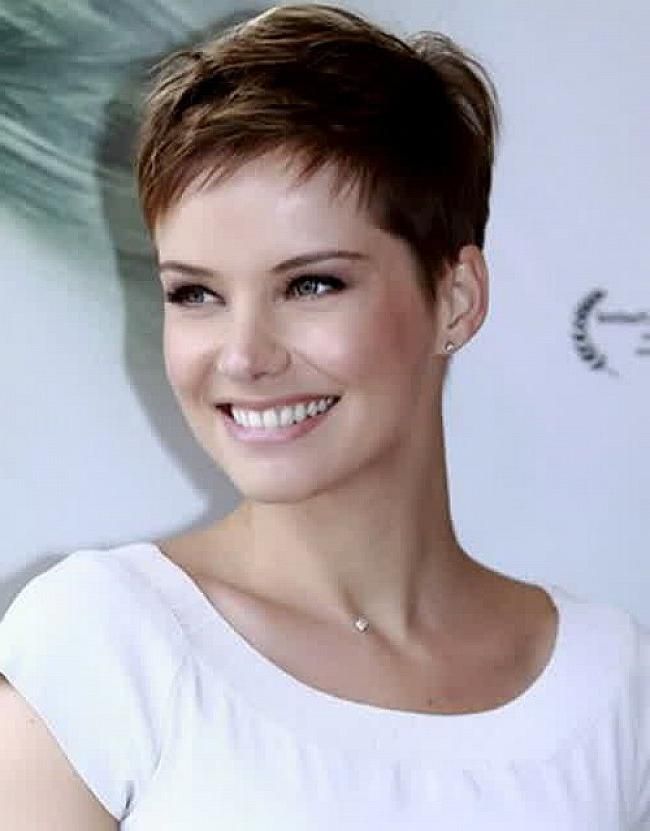 Short Pixie Cuts 2017 For Thin Fine Hair With Side Bangs Women Pertaining To Latest Pixie Haircuts For Thin Fine Hair (View 17 of 20)