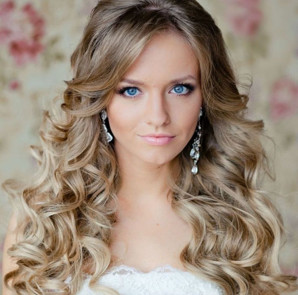 Easy Cute Wedding Hairstyles With Layers For Long Thick Curly Hair With Regard To Newest Wedding Hairstyles For Long Hair And Oval Face (View 5 of 15)