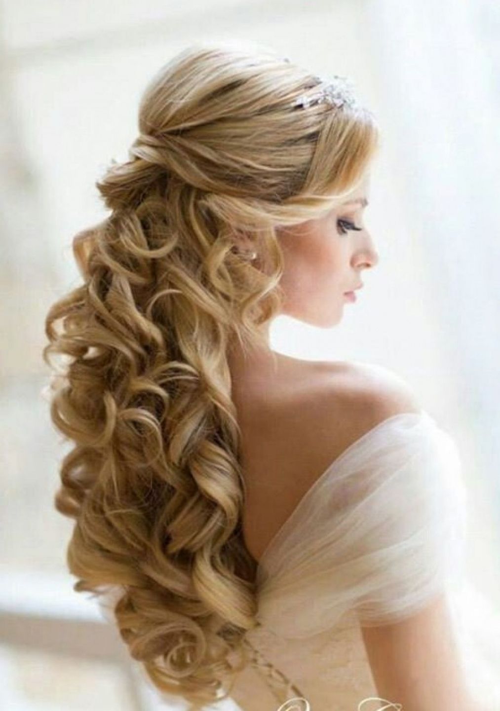 Hairstyles Simple Indian With Open Hair For Weddings 50th Wedding Inside Widely Used Wedding Hairstyles For Open Hair (View 7 of 15)