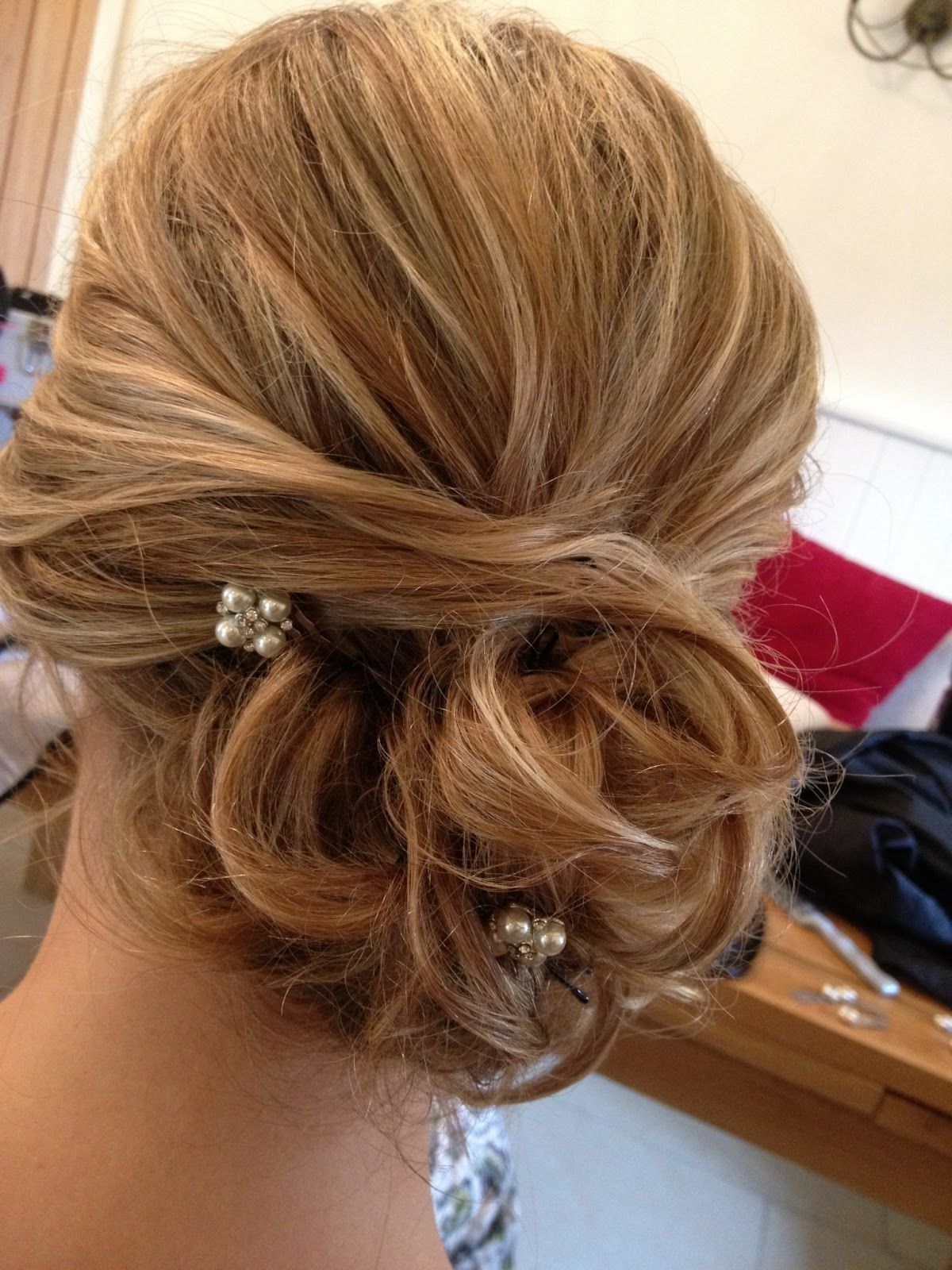 Showing Pic Gallery For > Wedding Hairstyles Side Bun With Flower With Regard To Latest Curly Side Bun Wedding Hairstyles (View 1 of 15)