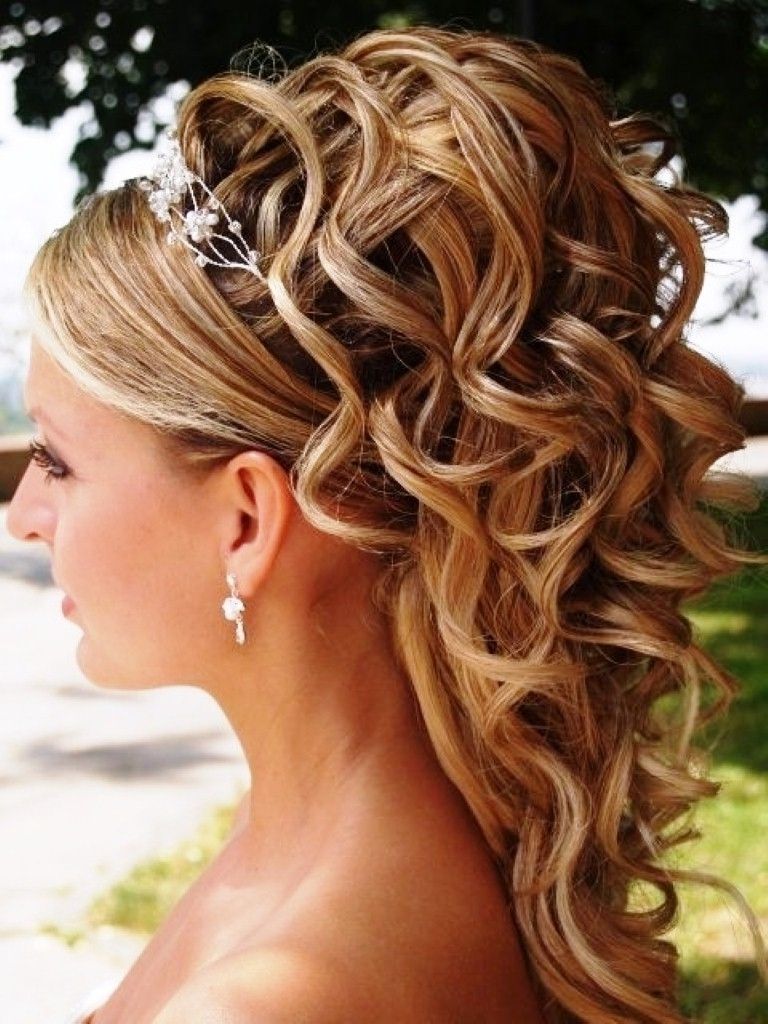 Trendy Wedding Hairstyles For Short Fine Hair Inside Photo: Wedding Hairstyles For Thin Shoulder Length Hair With Roses (View 6 of 15)