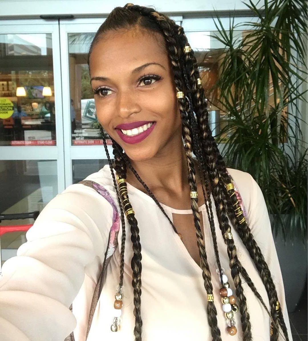Popular Classic Fulani Braids With Massive Ivory Beads Intended For Idées De Coiffures Inspirées Des Tresses Peulhs D'alicia Keys (View 7 of 15)
