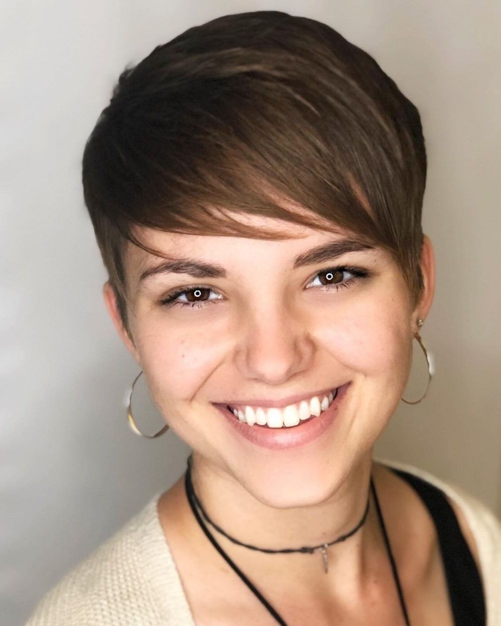 33 Flattering Short Hairstyles For Round Faces In 2018 With Regard To Well Known Stacked Pixie Bob Hairstyles With Long Bangs (View 19 of 20)