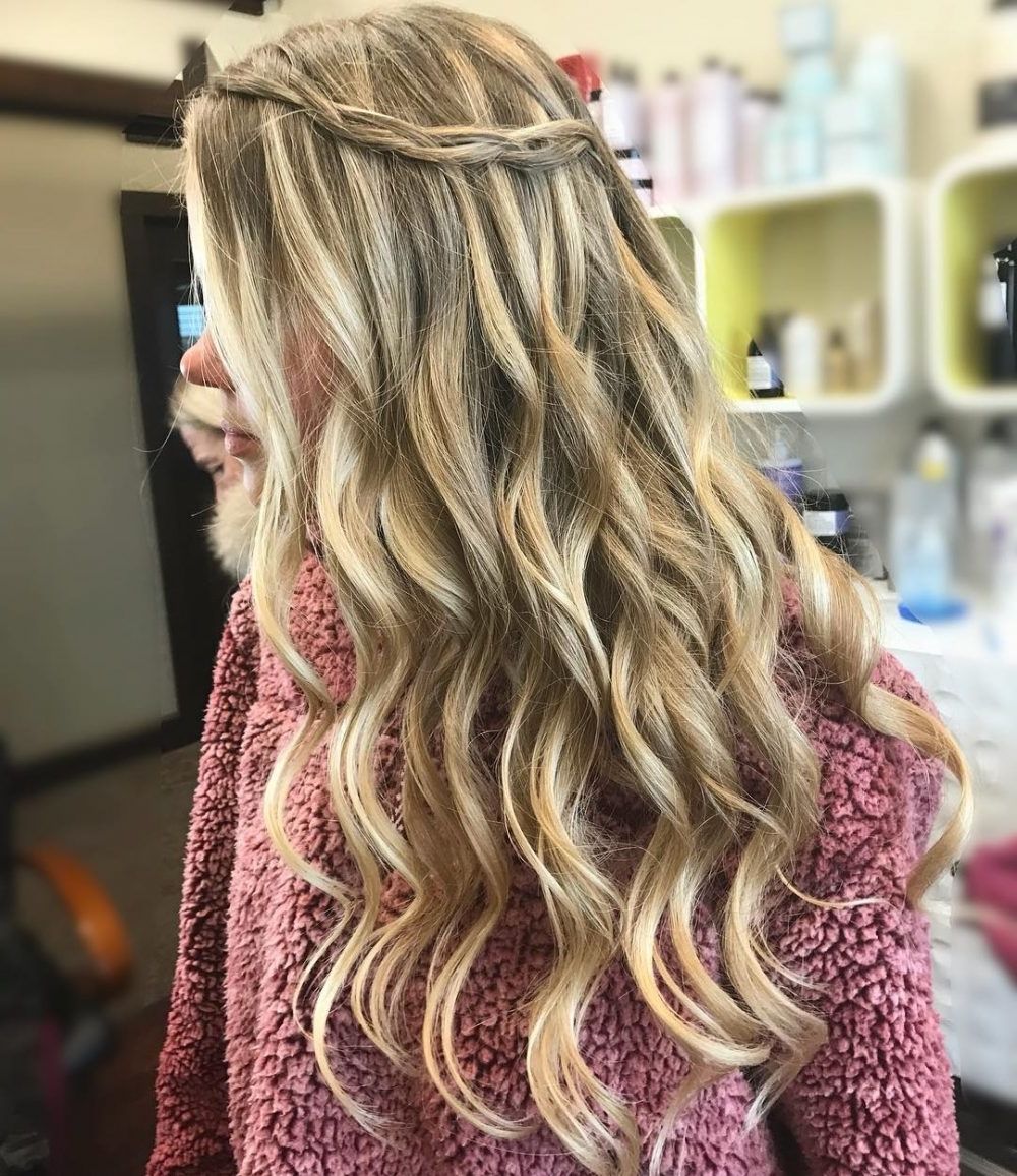 38 Ridiculously Cute Hairstyles For Long Hair (popular In 2018) Inside Widely Used Braided Along The Way Hairstyles (View 1 of 20)