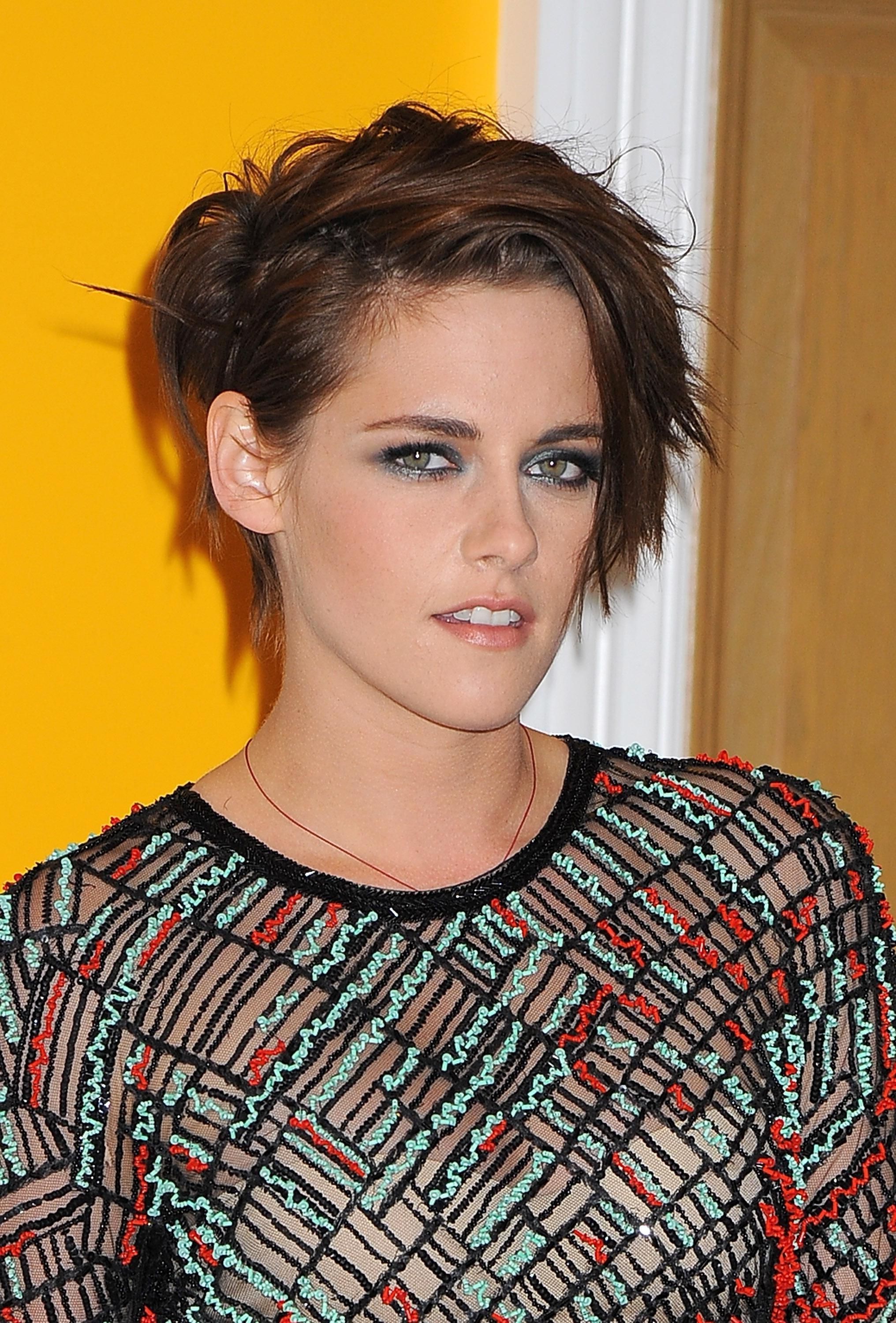 Best And Newest Rocker Pixie Hairstyles In Get Kristen Stewart's Sultry Makeup And Stylish Pixie (View 18 of 20)