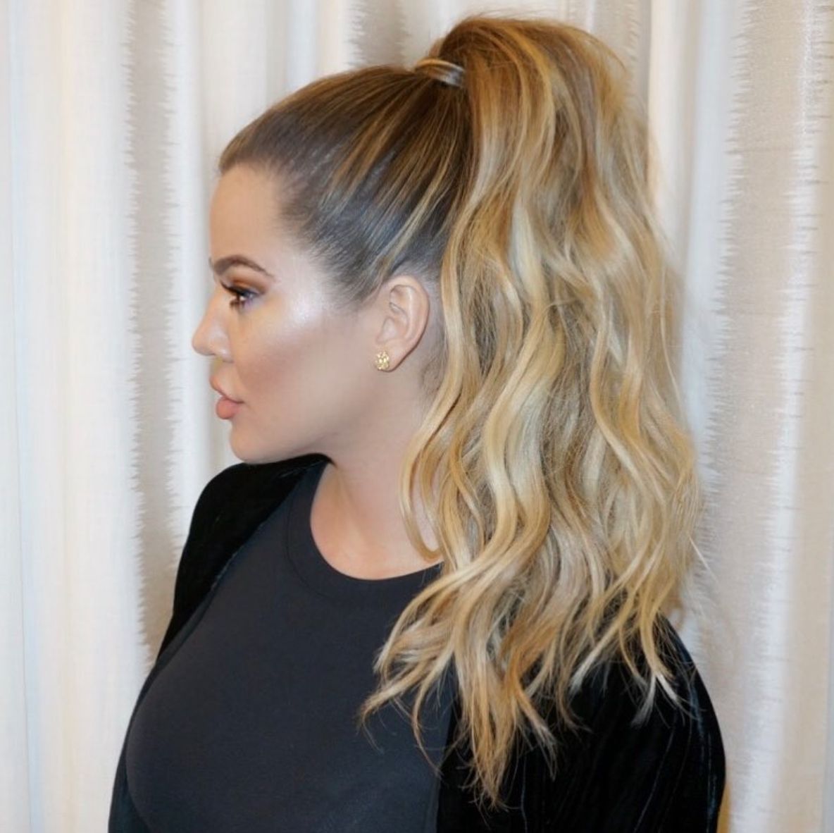 Khloe Kardashian's Best Hair Moments This Fall: See Pics With Popular Bodacious Blonde Waves Blonde Hairstyles (View 7 of 20)
