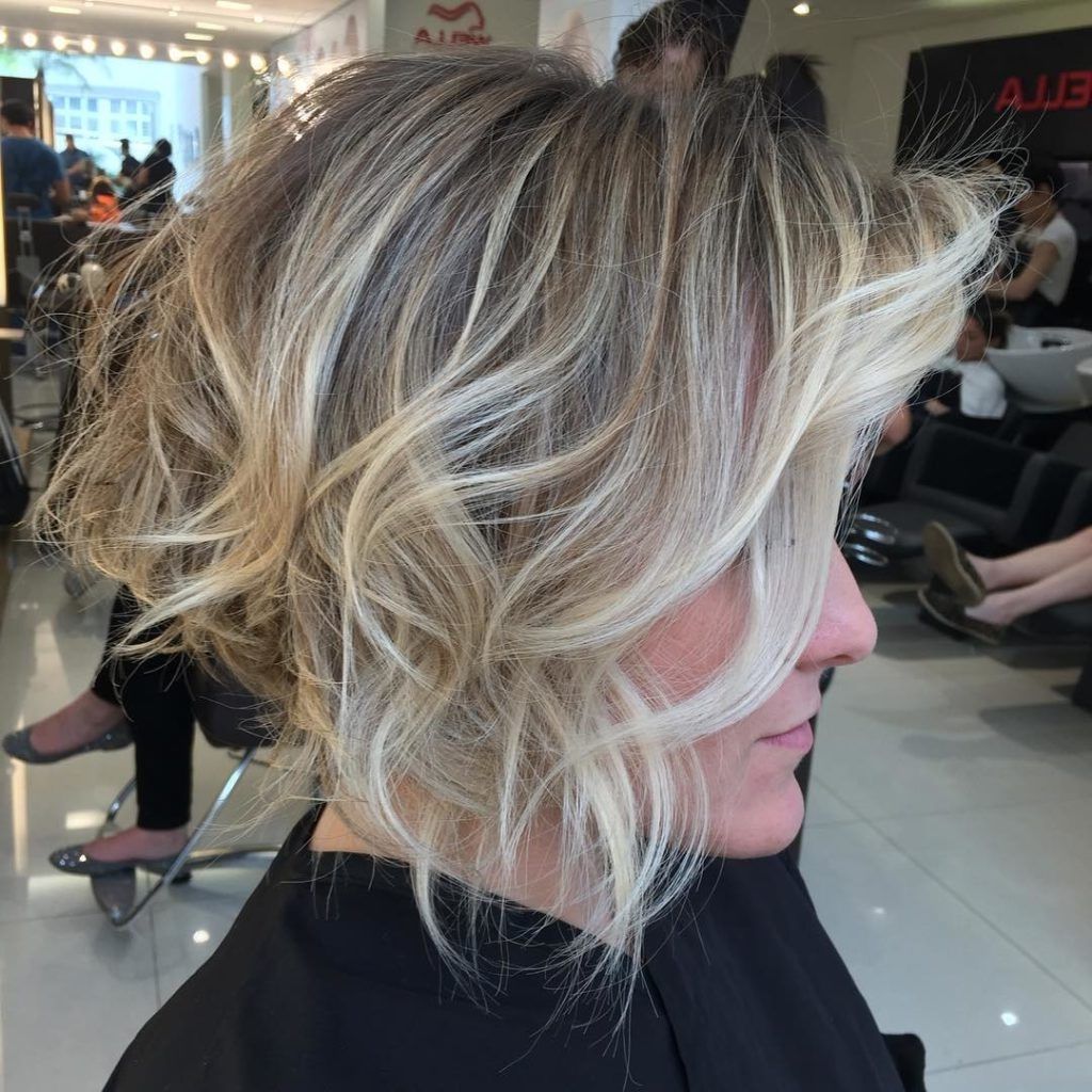 Recent Tousled Shoulder Length Waves Blonde Hairstyles With Regard To Women's Short Stacked Bob With Messy Voluminous Waves And Balayage (View 13 of 20)