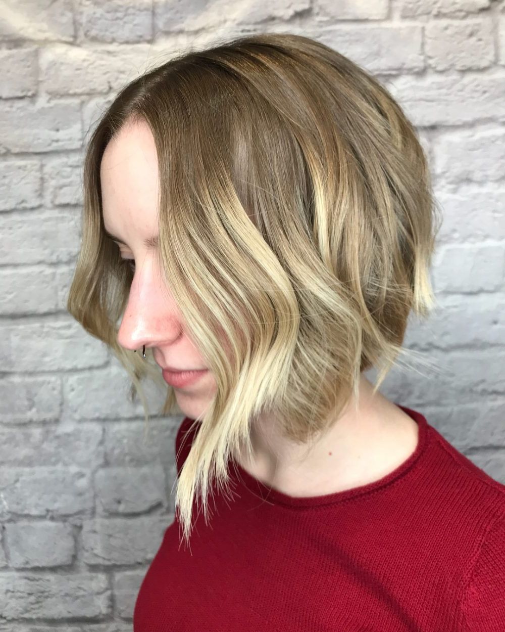 24 Flattering Middle Part Hairstyles In 2018 With Regard To Sleek Blonde Bob Haircuts With Backcombed Crown (View 16 of 20)