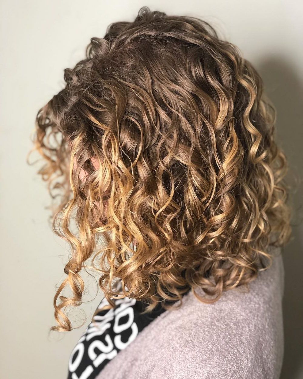 30 Gorgeous Medium Length Curly Hairstyles For Women In 2018 Within Scrunched Curly Brunette Bob Hairstyles (View 10 of 20)