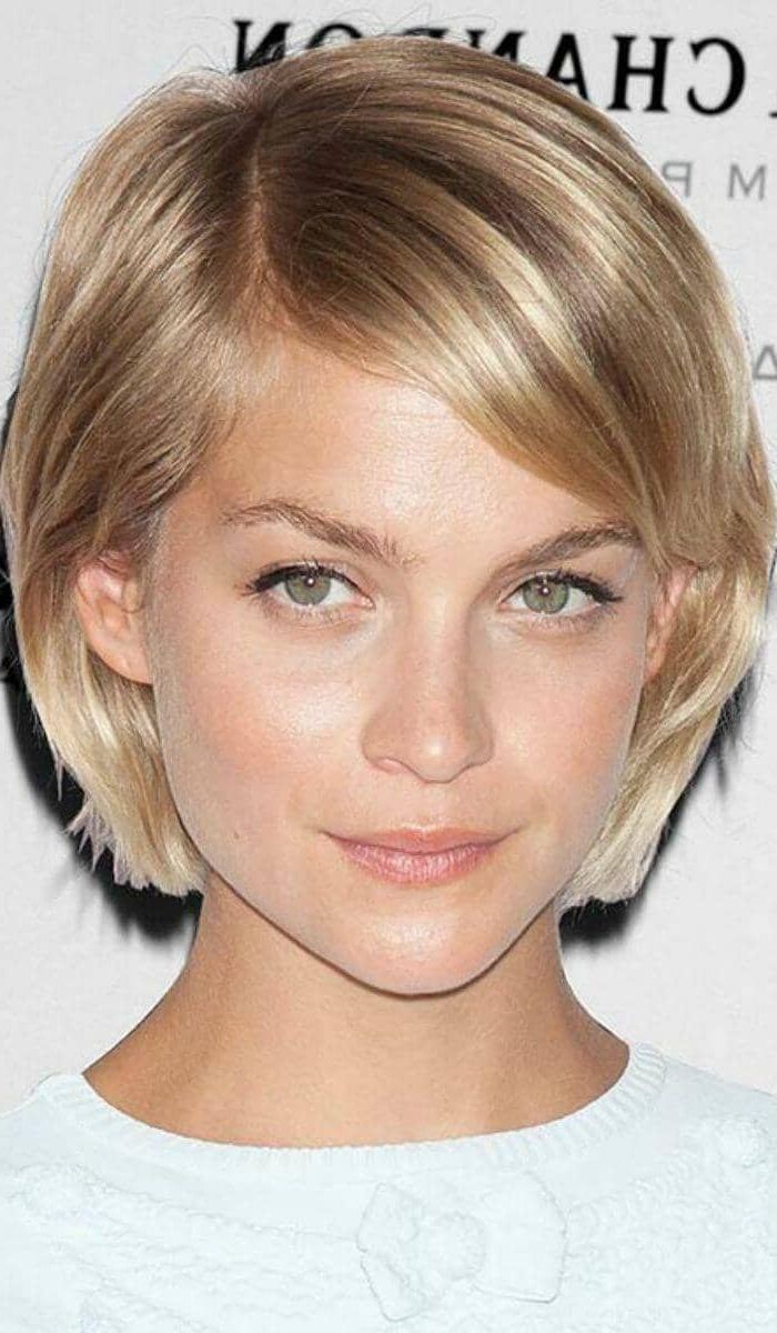 50 Ways To Wear Short Hair With Bangs For A Fresh New Look In Layered Pixie Hairstyles With Textured Bangs (View 17 of 20)