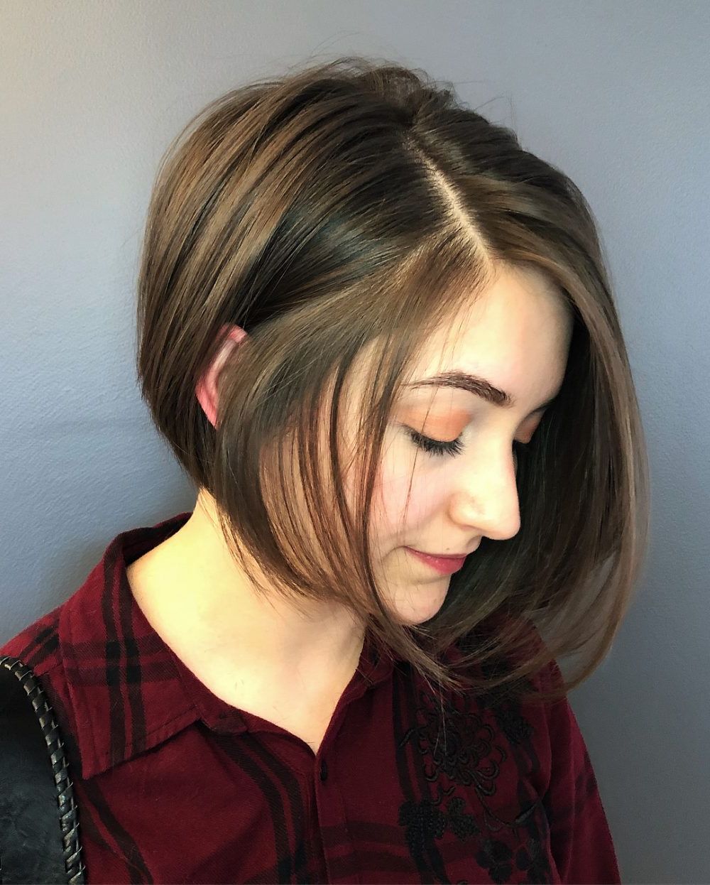 33 Most Flattering Short Hairstyles For Round Faces For Most Current Medium Haircuts For Round Faces And Glasses (View 20 of 20)