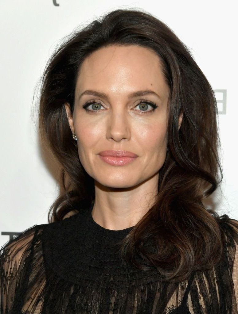 Angelina Jolie (View 11 of 20)