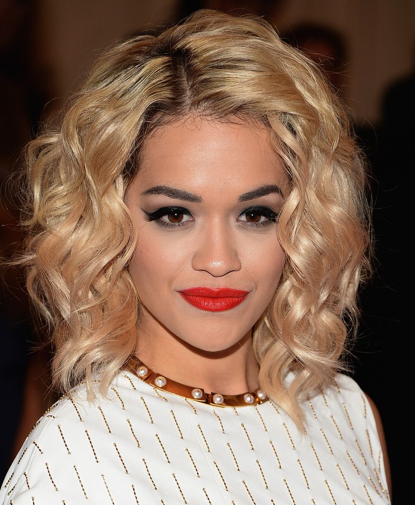 Fashionable Rita Ora Medium Hairstyles Regarding More Pics Of Rita Ora Medium Wavy Cut (14 Of 17) – Shoulder Length (View 16 of 20)