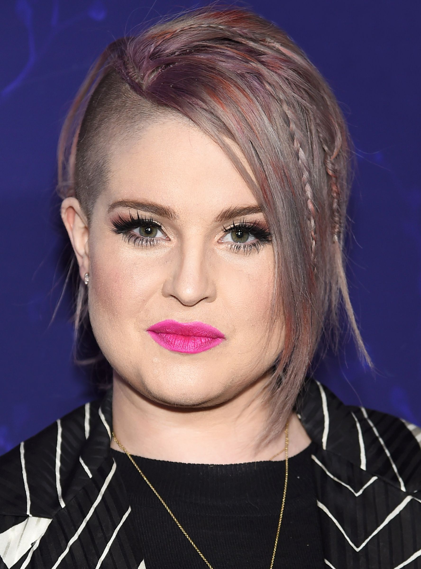 Kelly Osbourne Just Made A Bold Change To Her Hair Color — & It's Within Trendy Kelly Osbourne Medium Haircuts (View 9 of 20)