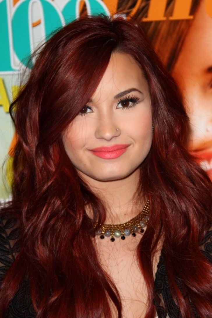 Newest Demi Lovato Medium Hairstyles With 25 Celebrities That Rock Auburn Hair – Circletrest (View 16 of 20)