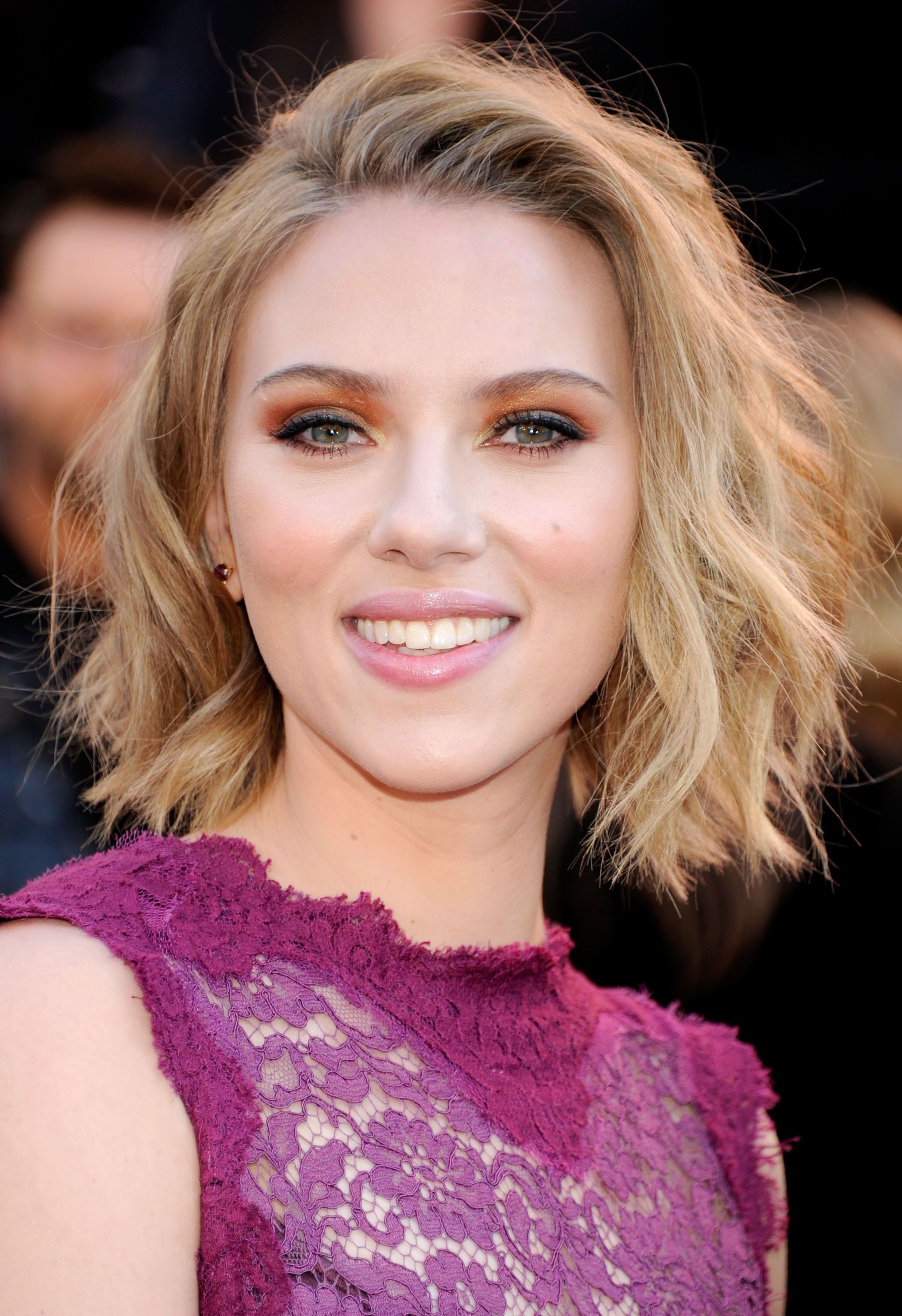 Popular Scarlett Johansson Medium Hairstyles Pertaining To Scarlett Johansson Short Hair (View 2 of 20)