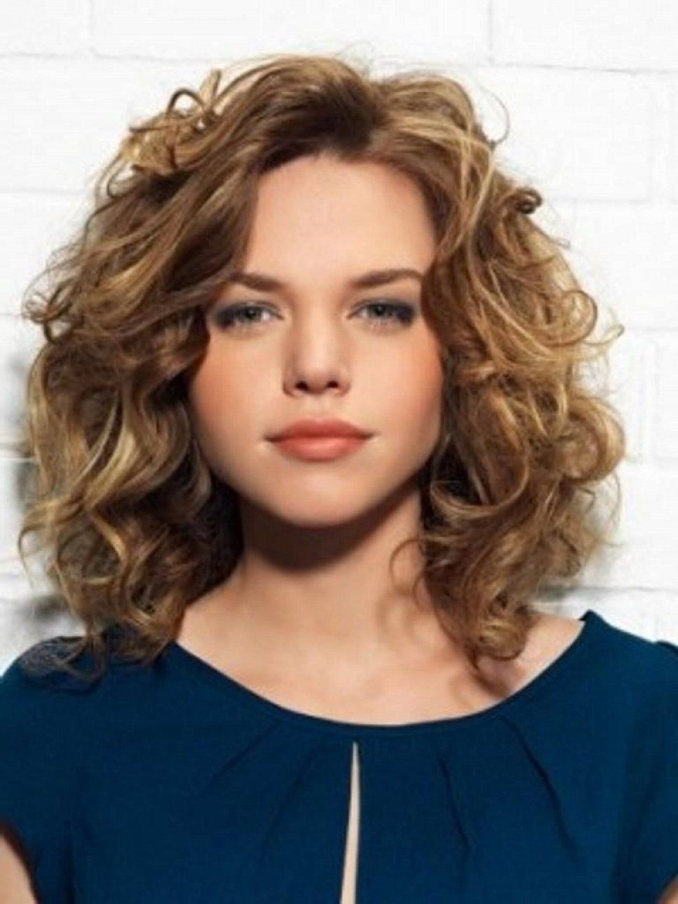Preferred Medium Hairstyles For Thick Hair And Round Faces With Medium Wavy Hairstyle With Swept Bangs For Women With Thick Hair And (Gallery 20 of 20)