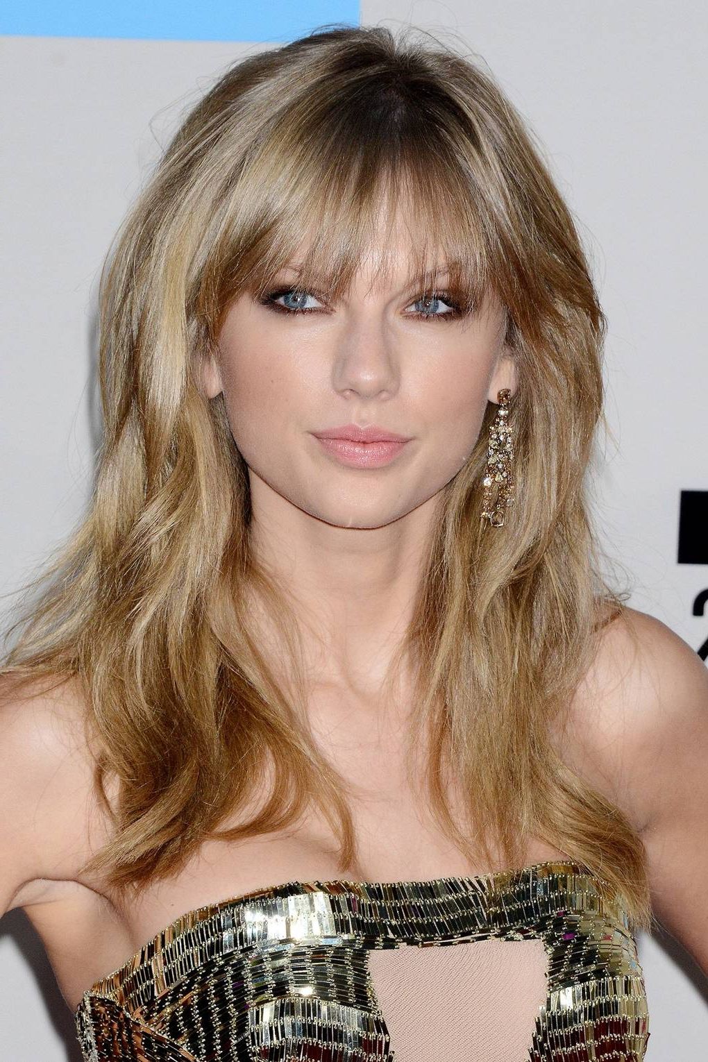 Taylor Swift Hair & Make Up Ideas – Hair Style & Beauty Pictures Inside Well Known Taylor Swift Medium Hairstyles (Gallery 10 of 20)