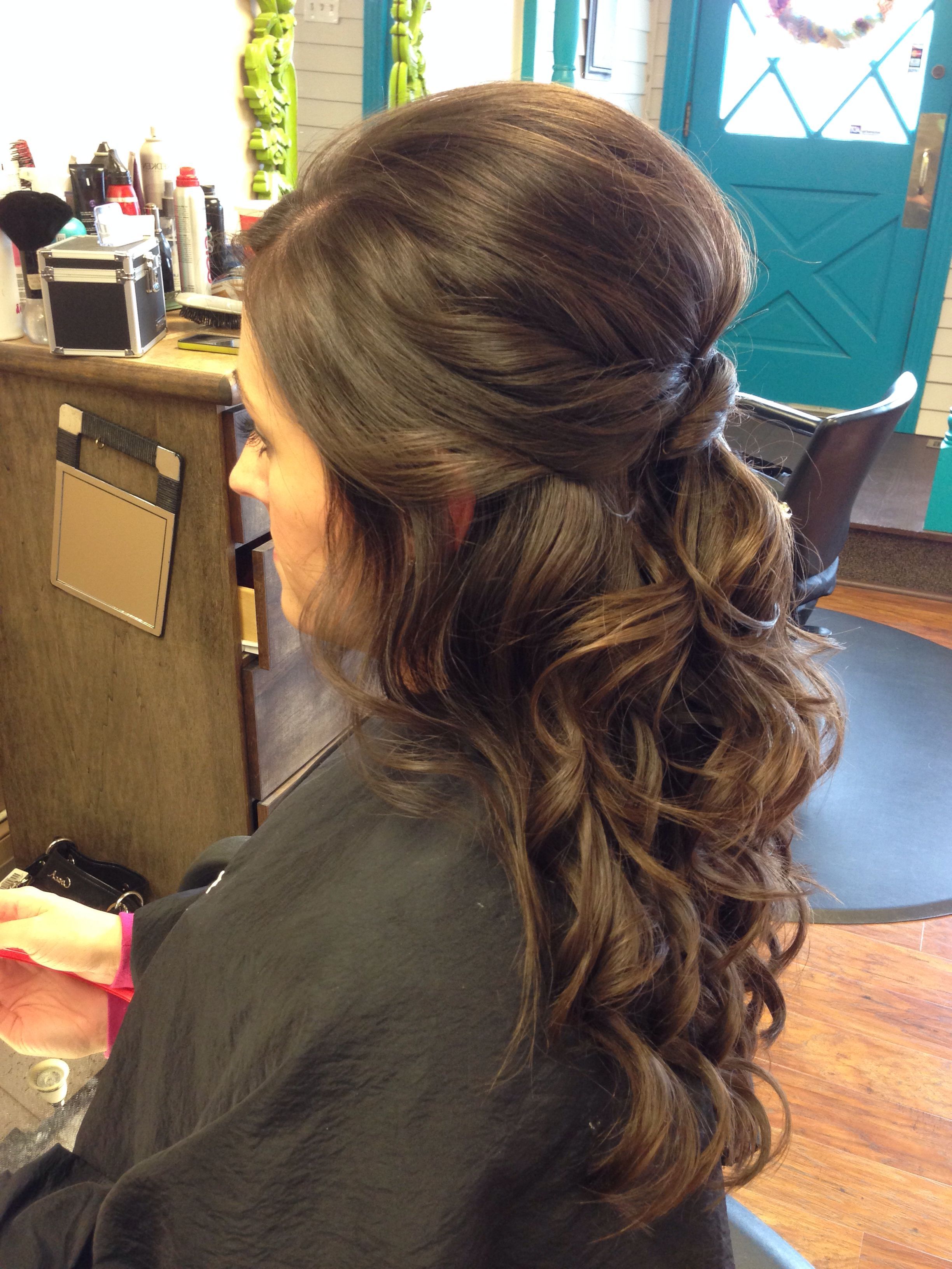 Wedding Regarding Well Known Veiled Bump Bridal Hairstyles With Waves (View 18 of 20)