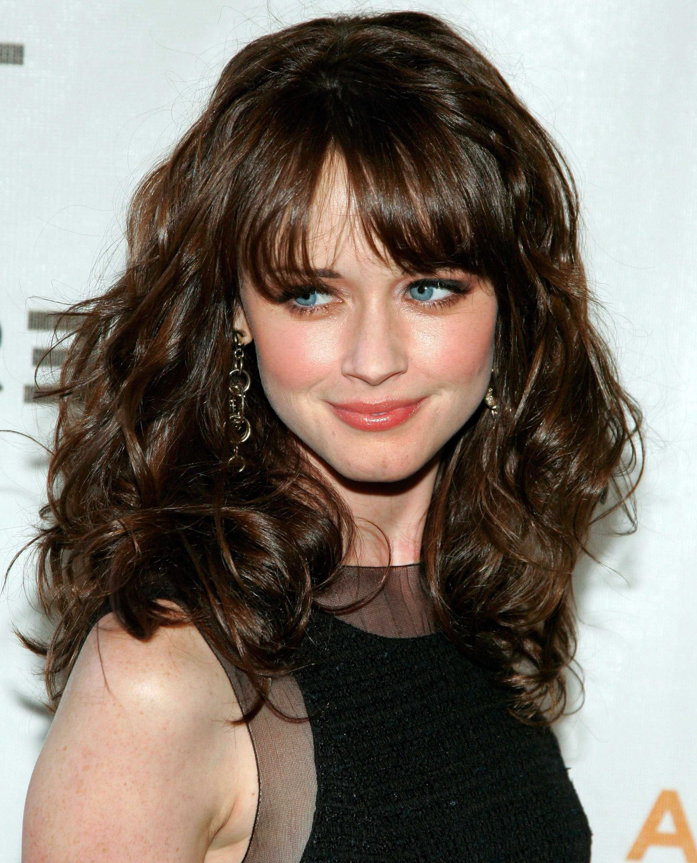 Fashionable Long Wavy Hairstyles With Horizontal Bangs With Regard To 50 Hairstyles For Frizzy Wavy Hair (View 7 of 20)