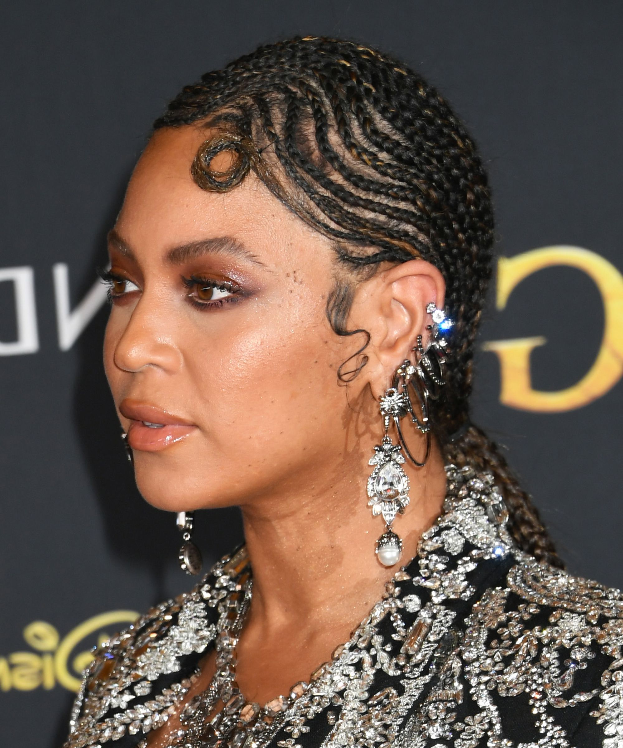 Beyoncé Finger Wave Braids Rocked Lion King Red Carpet In Well Known Skinny Curvy Cornrow Braided Hairstyles (Gallery 19 of 20)