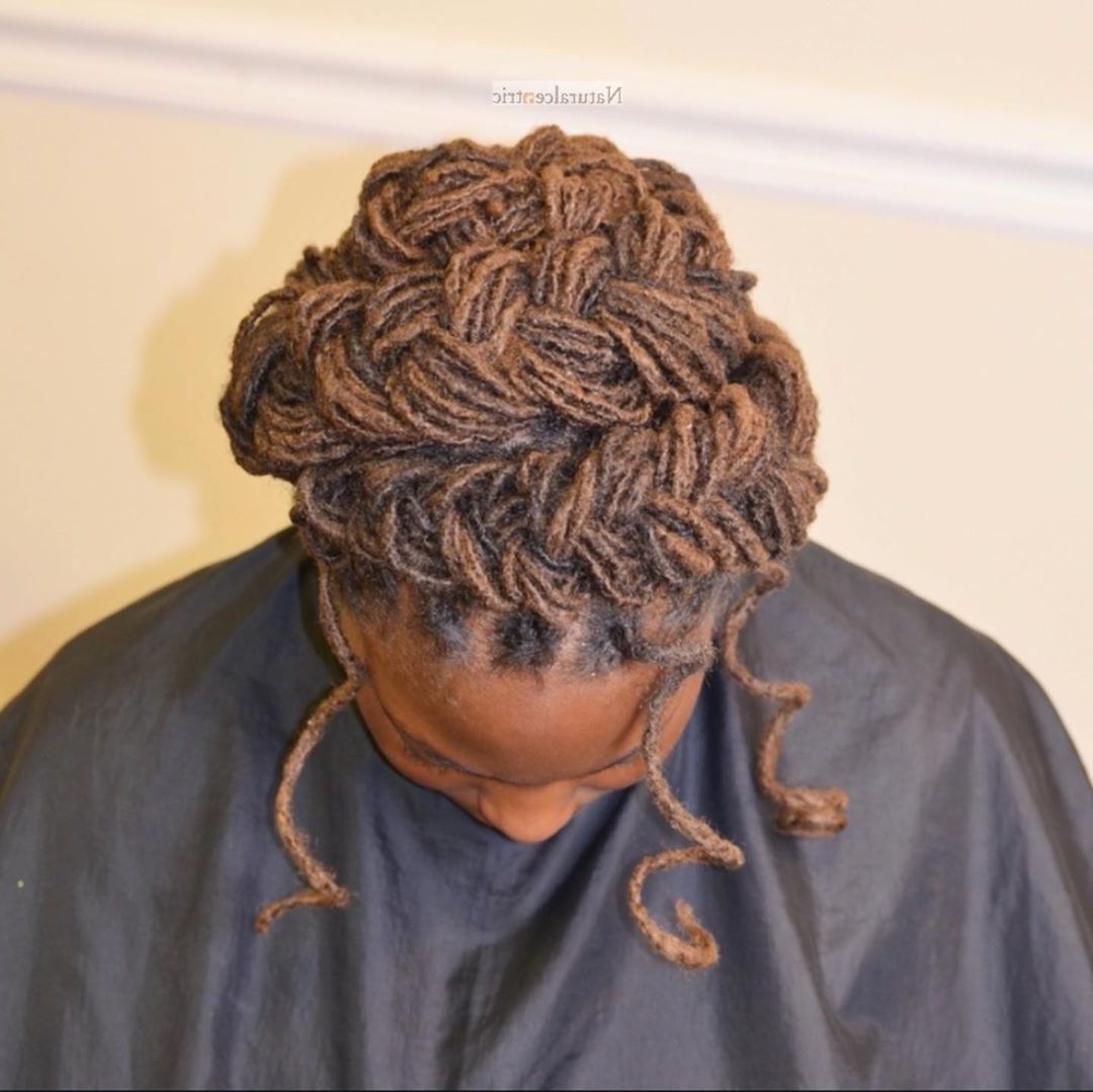 🧡halo Braid With Tendrilsand That's Her Natural Hair Within Popular Halo Braided Hairstyles With Long Tendrils (View 10 of 20)